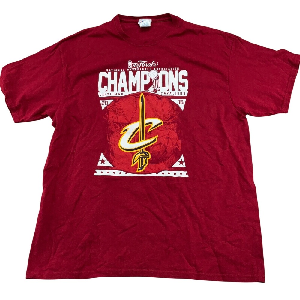NBA TShirt Men XLarge Red CLEVELAND CAVALIERS 2016 CHAMPIONS THE‎ FINALS